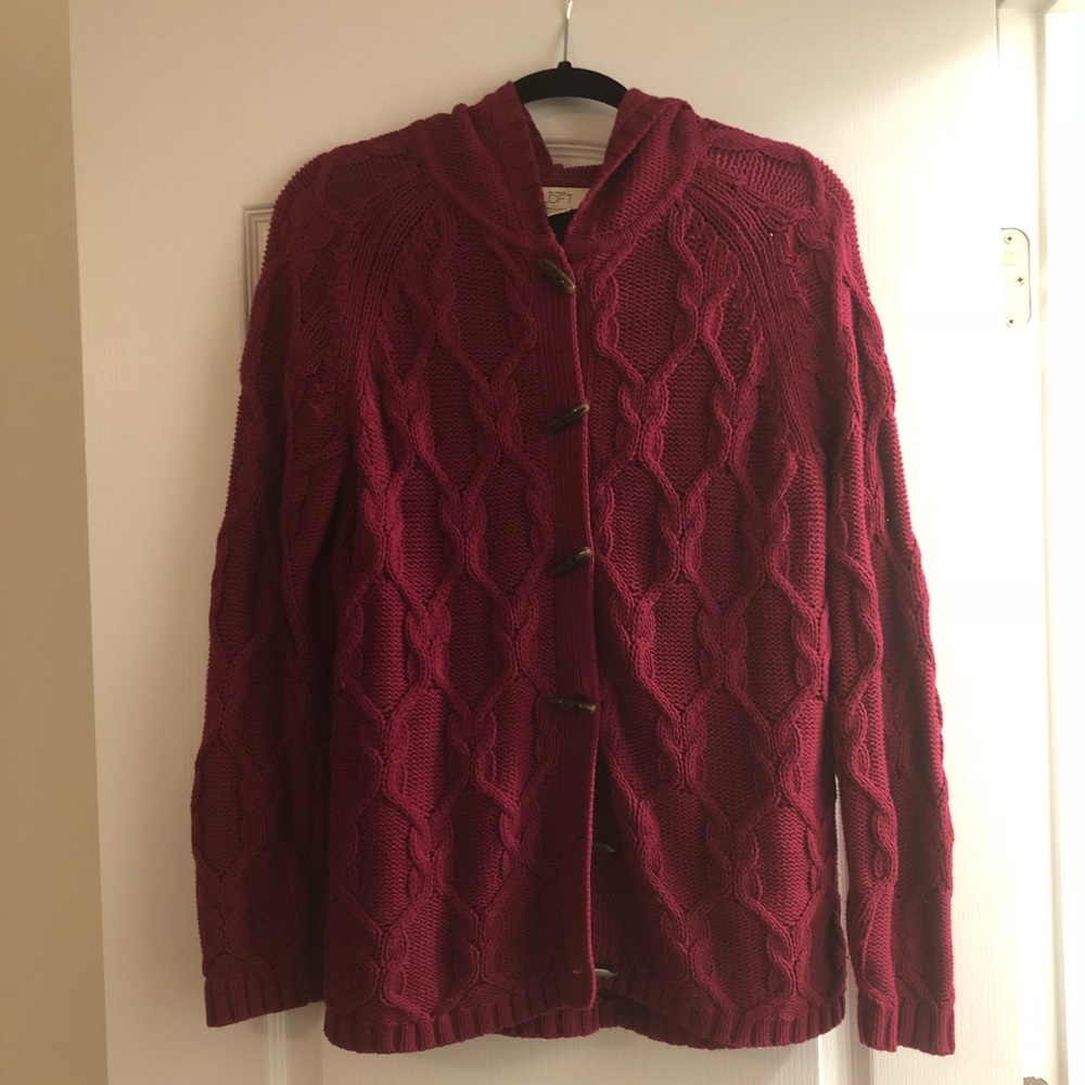 Cable knit sweater with buttons